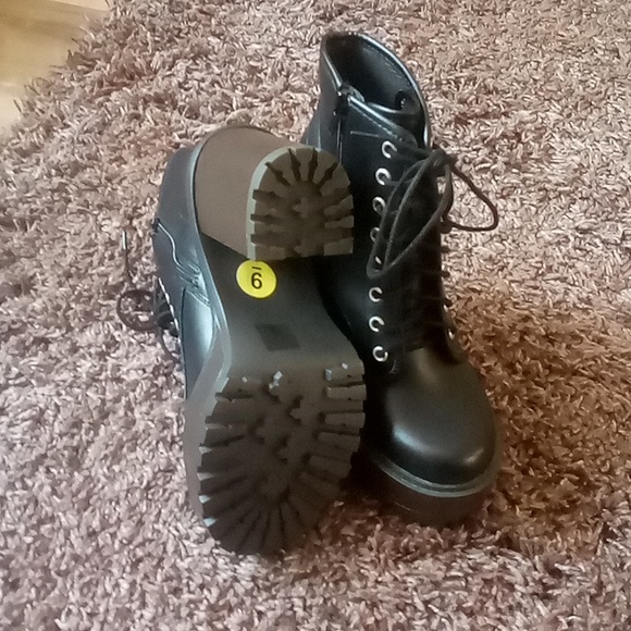 Soda Volume - Lug Sole Chunky High Heel Fashion Ankle Boot Lace up w/Side Zipper - Picture 4 of 5